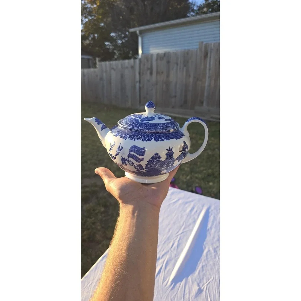 Large Vintage Johnson Bros. Blue Willow Teapot & Lid England
